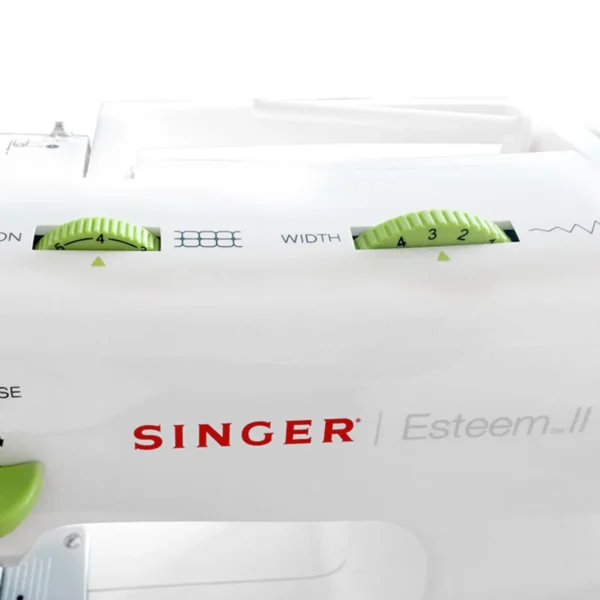 Máquina de coser portátil de 23 puntadas Singer Luz en área de costura - Image 3